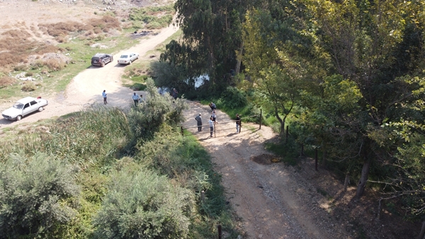 Foto - Adana'da ilginç olay! Sahibi yolu kapatınca mahalleli kapıda kaldı