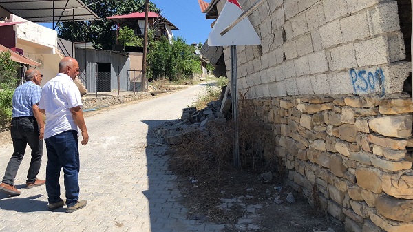 Foto - Adana'da korku dolu anlar! 5.5'lik deprem yıkıma sebep oldu