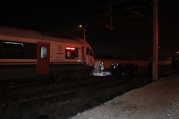 Foto - Adana'da korkunç kaza! Trenin çarptığı genç feci şekilde can verdi