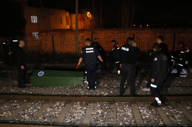 Foto - Adana'da korkunç kaza! Trenin çarptığı genç feci şekilde can verdi