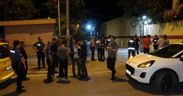 Foto - Adana’da polis ve bekçiler el bombasıyla eylem yapacak PKK’lı teröristi yakaladı