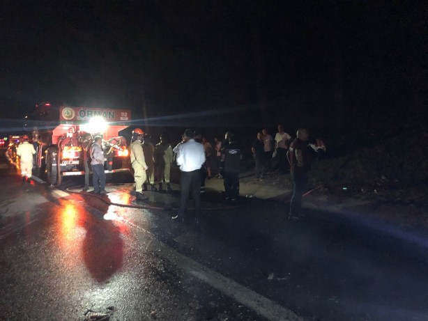 Adana'da seyir halindeki yolcu otobüsü alev topuna döndü
