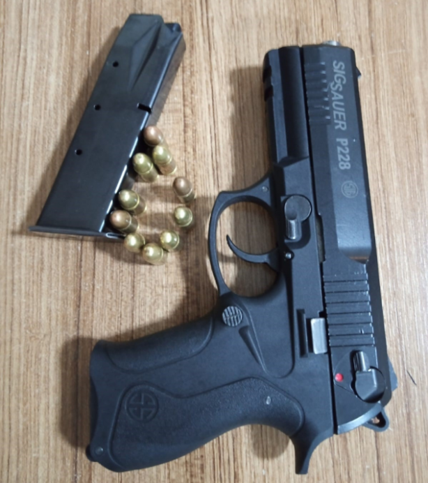 Foto - Adana'da sıcak anlar! Polis aracın lastiklerine ateş etti