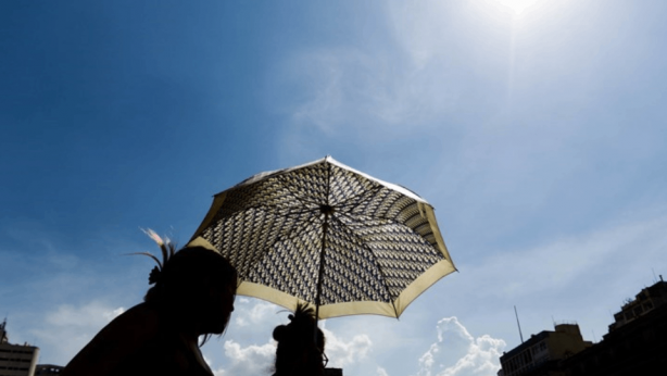 Foto - Adana’da sıcaklık rekor seviyeyi gördü! Bakın güneşten neyle korunuyorlar