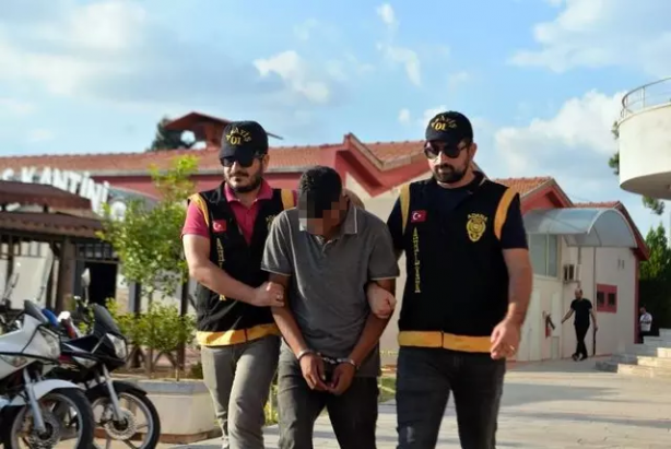 Foto - Adana'da şok eden olay! Trafikte beklerken oldu! Ahlaksızlığın bu kadarına da pes doğrusu