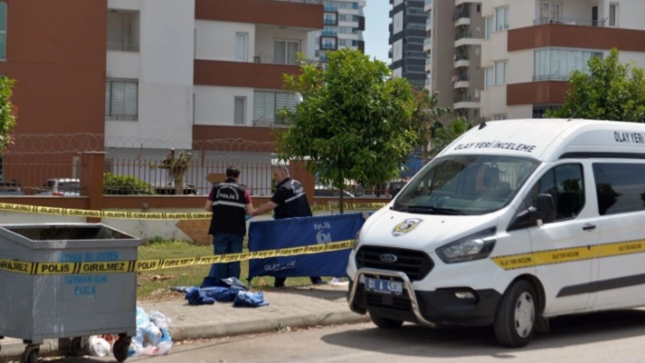 Foto - Adana’da tüyleri diken diken olay! Çöpten kağıda sarılı insan kafatası çıktı