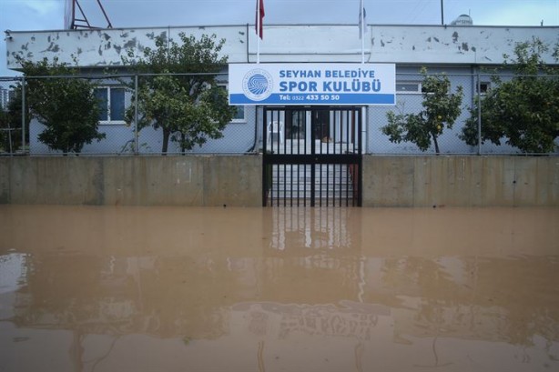 Foto - Adana'da vatandaş seli fırsata çevirdi