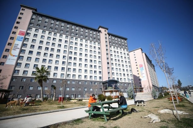Adana'daki 4 bin kişilik yükseköğrenim yurtları depremzedelere geçici yuva oldu