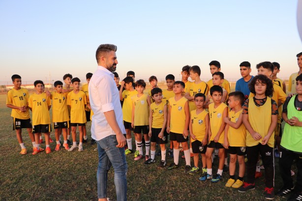 Foto - Adanalı iş adamı futbol takımı kurdu! Amacını duyanlar 'Helal olsun' diyor