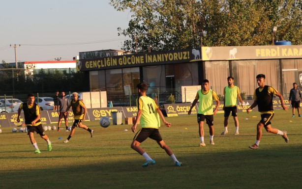 Foto - Adanalı iş adamı futbol takımı kurdu! Amacını duyanlar 'Helal olsun' diyor