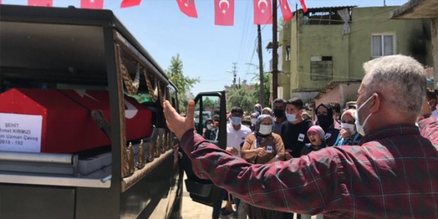 Adanalı şehidin cenazesinde yürek yakan anlar
