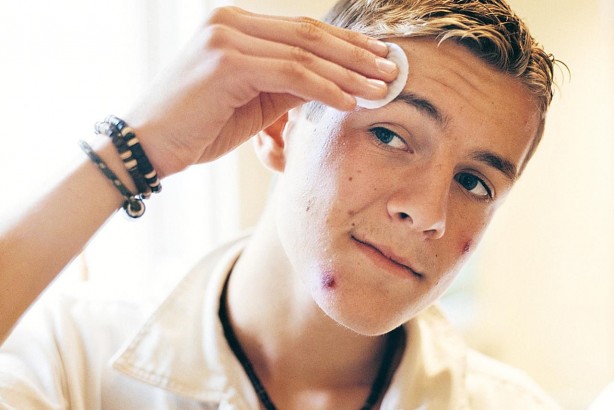 Foto - Adeta davetiye çıkarıyoruz Ellerini telefondan yüzüne götürenler dikkat