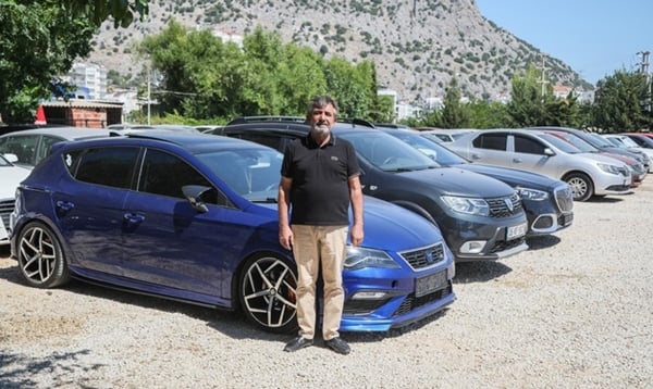 Foto - Adeta mezarlık gibi... Binlerce araç çürümeye terk edildi