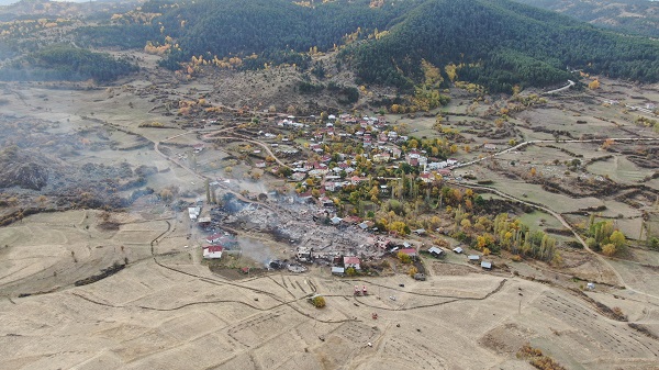 Foto - Adeta savaş alanına döndü! 47 evin küle döndüğü köyün son hali