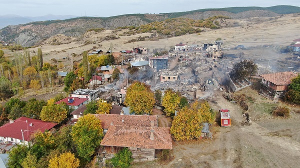 Foto - Adeta savaş alanına döndü! 47 evin küle döndüğü köyün son hali