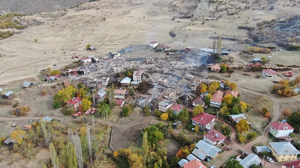 Foto - Adeta savaş alanına döndü! 47 evin küle döndüğü köyün son hali