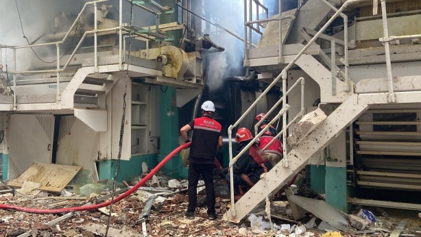 Foto - Adeta savaş alanına dönmüş! Patlayan fabrikadan görüntüler