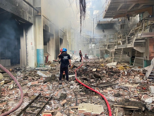 Foto - Adeta savaş alanına dönmüş! Patlayan fabrikadan görüntüler