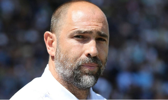 Foto - Adı Beşiktaş'la geçen O teknik adam İstanbul'da: Hem de derbiyi izleyecek! Sosyal medyayı salladı