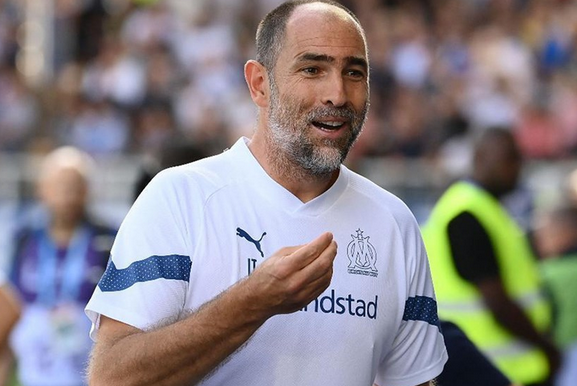 Foto - Adı Beşiktaş'la geçen O teknik adam İstanbul'da: Hem de derbiyi izleyecek! Sosyal medyayı salladı