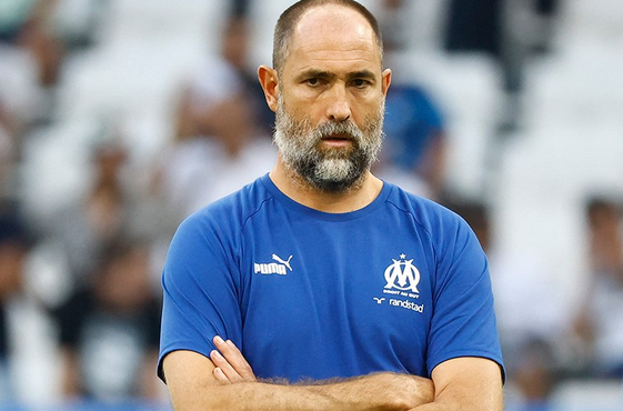 Foto - Adı Beşiktaş'la geçen O teknik adam İstanbul'da: Hem de derbiyi izleyecek! Sosyal medyayı salladı