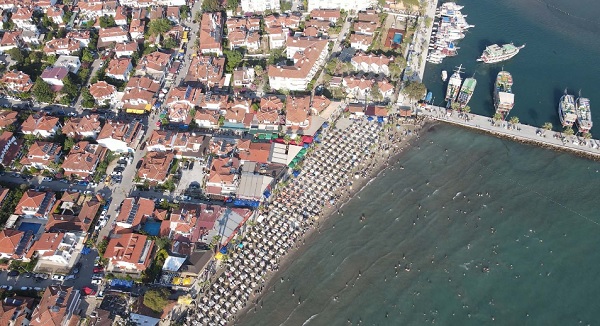 Foto - Adım atacak yer yok! 4 bin nere 60 bin nere