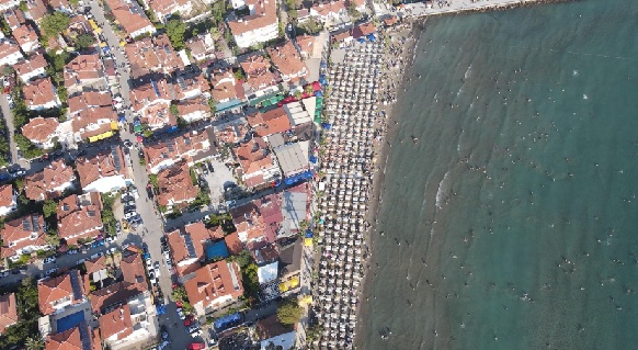 Foto - Adım atacak yer yok! 4 bin nere 60 bin nere