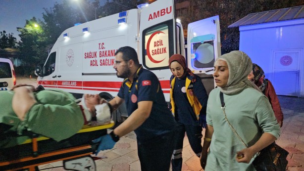 Foto - Adıyaman'da araç takla attı! 1’i bebek 6 yaralı