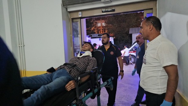 Foto - Adıyaman'da araç takla attı! 1’i bebek 6 yaralı