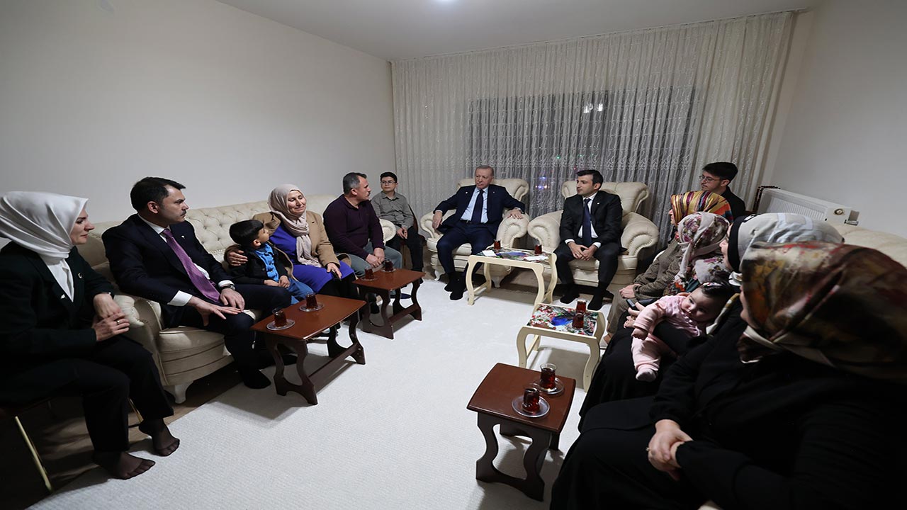 Foto - Adıyaman’da depremzedeler yeni yuvalarına kavuştu! Cumhurbaşkanı Erdoğan’a teşekkür ettiler