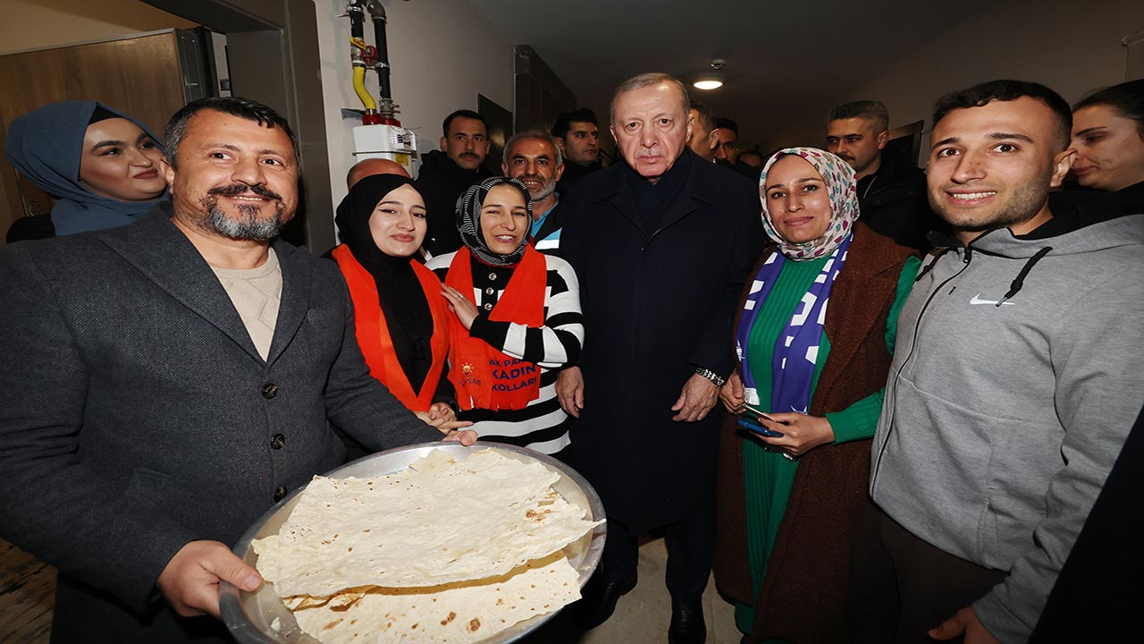 Foto - Adıyaman’da depremzedeler yeni yuvalarına kavuştu! Cumhurbaşkanı Erdoğan’a teşekkür ettiler