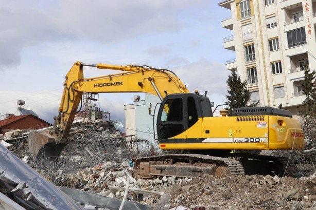 Foto - Adıyaman'da enkaz kaldırma ve yıkım çalışmaları devam ediyor
