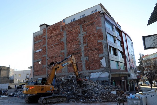Foto - Adıyaman'da enkaz kaldırma ve yıkım çalışmaları devam ediyor