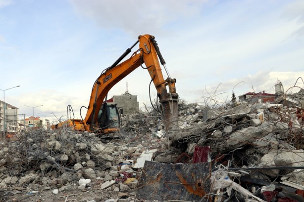 Foto - Adıyaman'da enkaz kaldırma ve yıkım çalışmaları devam ediyor