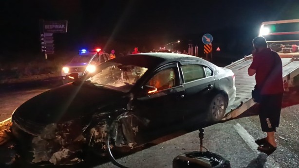 Foto - Adıyaman’da iki otomobil çarpıştı