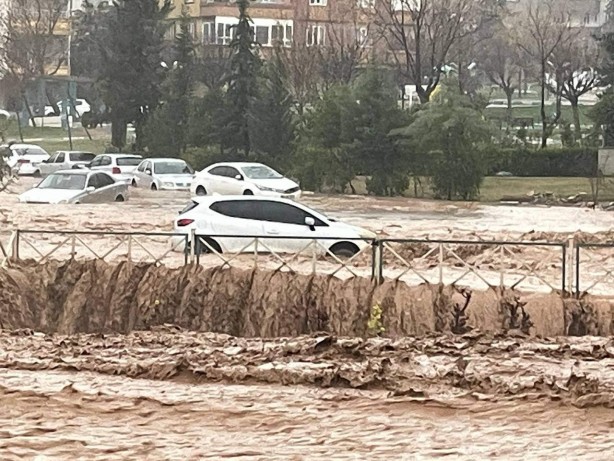 Foto - Adıyaman'da ve Şanlıurfa'da sağanak nedeniyle can kaybı yükseliyor