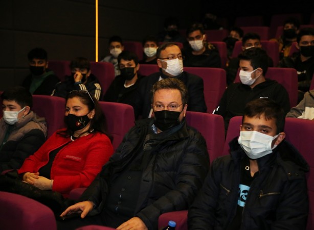 Foto - Adları "Eren" olan 45 liseli, "Kesişme; İyi ki Varsın Eren" filmini izledi