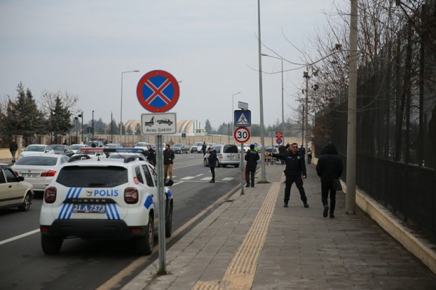 Foto - Adliye binası yakınında şüpheli araç alarmı