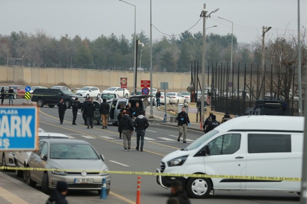 Foto - Adliye binası yakınında şüpheli araç alarmı