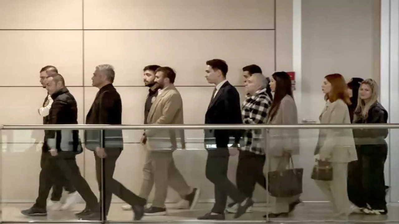 Foto - Adliyeye sevk edildiler: Serdar Ortaç Ve Mali’nin İlk Görüntüleri