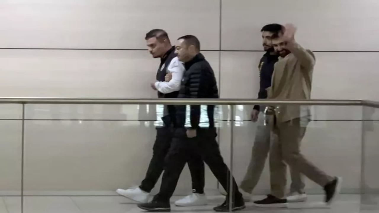 Adliyeye sevk edildiler: Serdar Ortaç Ve Mali’nin İlk Görüntüleri