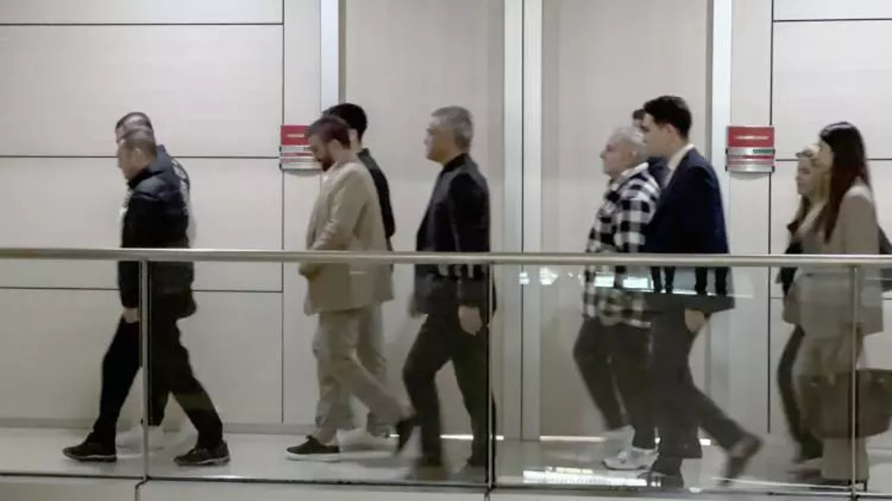 Foto - Adliyeye sevk edildiler: Serdar Ortaç Ve Mali’nin İlk Görüntüleri