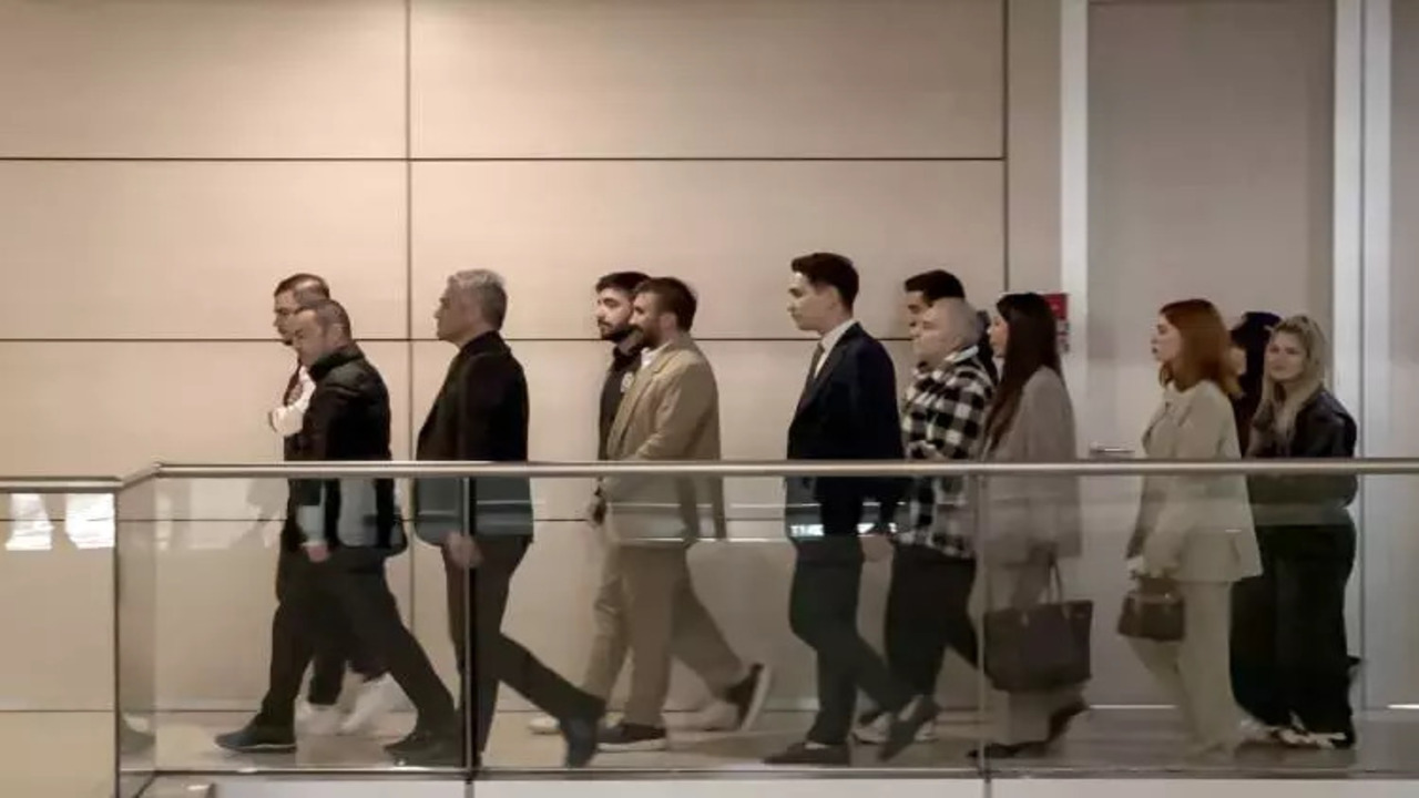 Foto - Adliyeye sevk edildiler: Serdar Ortaç Ve Mali’nin İlk Görüntüleri