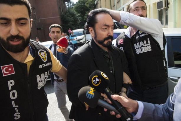 Adnan Oktar’ın hapishanedeki tek talimatı ortaya çıktı! "O şarkıyla paylaşın!" Şimdi de kafayı ona taktı