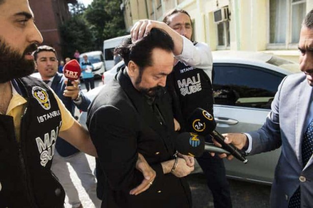 Foto - Adnan Oktar’la ilgili şaşkına çeviren iddia! Cezaevinde meğer bunu yapmış! Kokusu yakında çıkar 