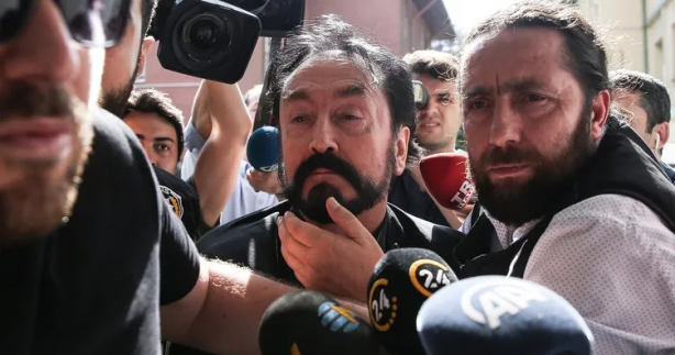 Adnan Oktar’la ilgili şaşkına çeviren iddia! Cezaevinde meğer bunu yapmış! Kokusu yakında çıkar 
