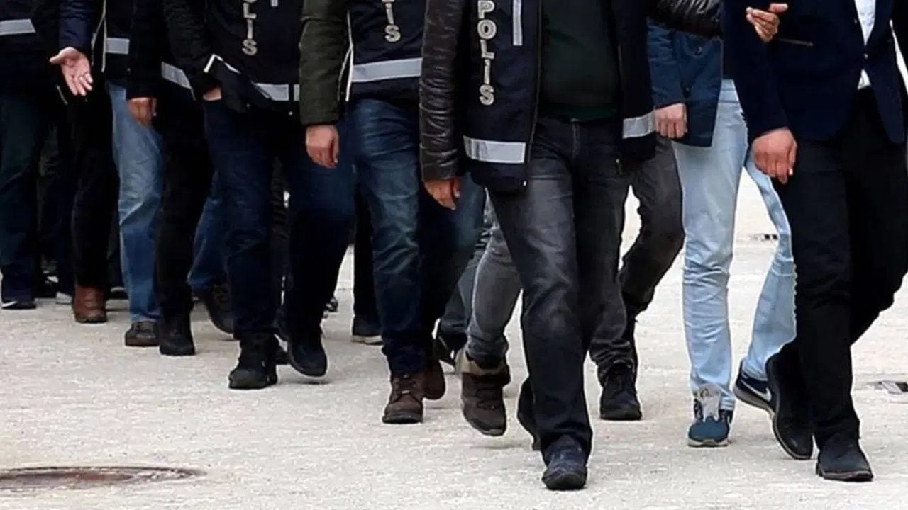 Foto - Adresleri deşifre oldu! Emniyet ve İstihbarat, eş zamanlı operasyonla feleklerini şaşırttı