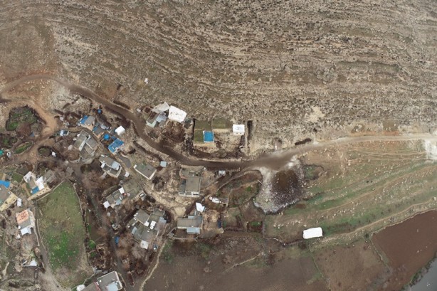 Foto - AFAD, o ilde yamaçtaki köylerde riskli kayaları dronla tespit etti