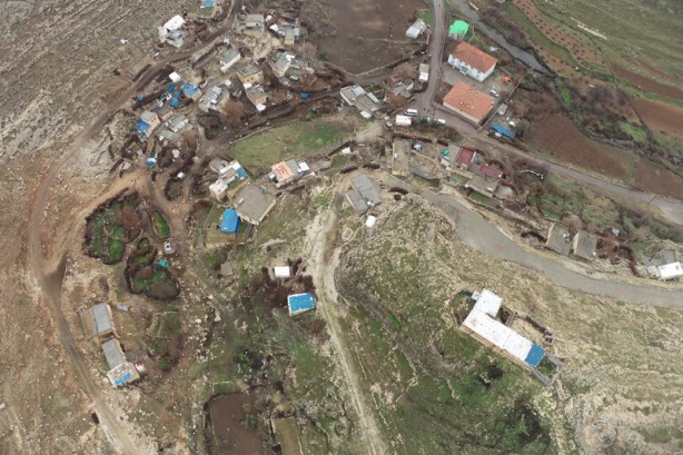 AFAD, o ilde yamaçtaki köylerde riskli kayaları dronla tespit etti