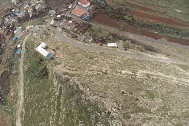 Foto - AFAD, o ilde yamaçtaki köylerde riskli kayaları dronla tespit etti